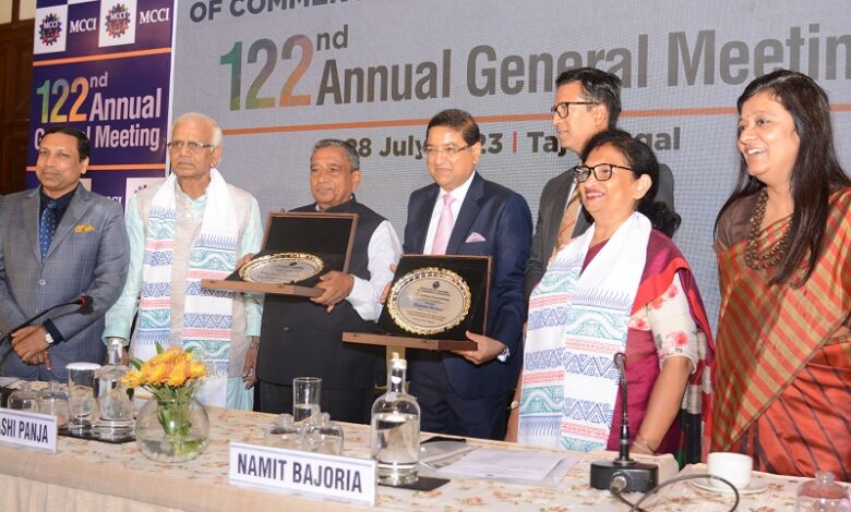 MCCI felicitates (3rd from Left)  Kunj Bihari Agarwala, Managing Director, Rupa & Co. Ltd and (4th from  Left) Hemant Bangur  Executive Chairman, Gloster Limited at its 122nd Annual General Meeting for contributing to the economic development of West Bengal.